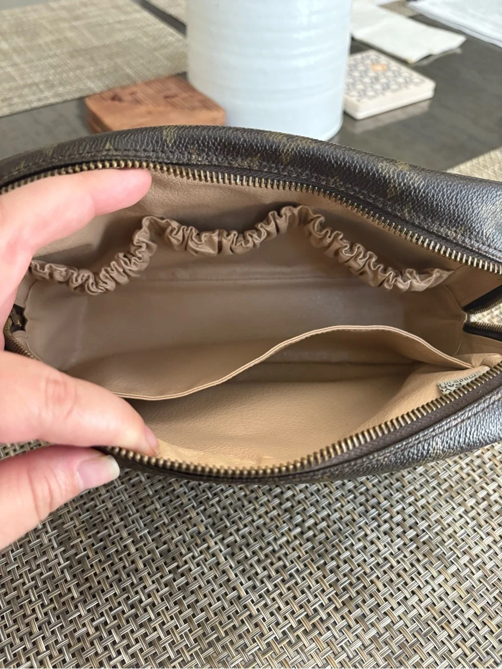 Louis Vuitton Trousse 23